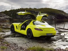 Hra Mercedes-Benz SLS E-Cell Puzzle online