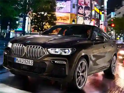 Hra BMW X6 M50I online