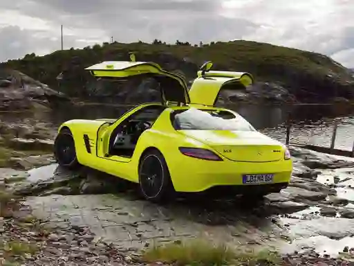 Hra Mercedes-Benz SLS E-Cell Puzzle online