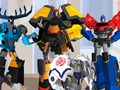 Hra Transformátory. Roboti v prestrojení: Frakcia čelí  online