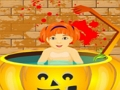 Hra Halloweenske kúpanie malého bábätka  online